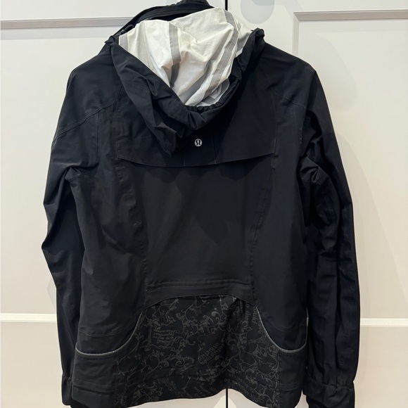 Lululemon Running Raincoat - Picture 7 of 7